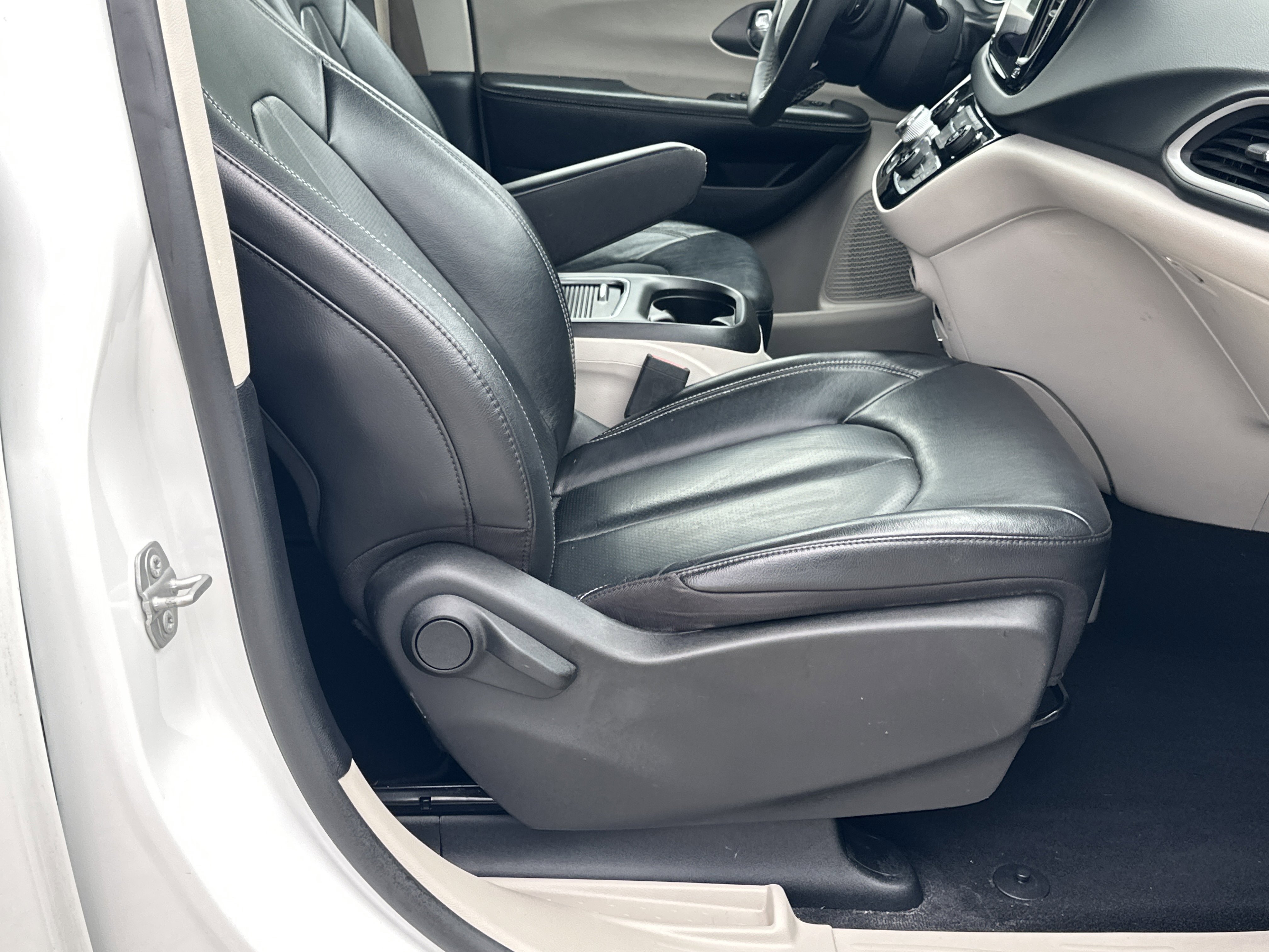 2022 Chrysler Pacifica Touring-L