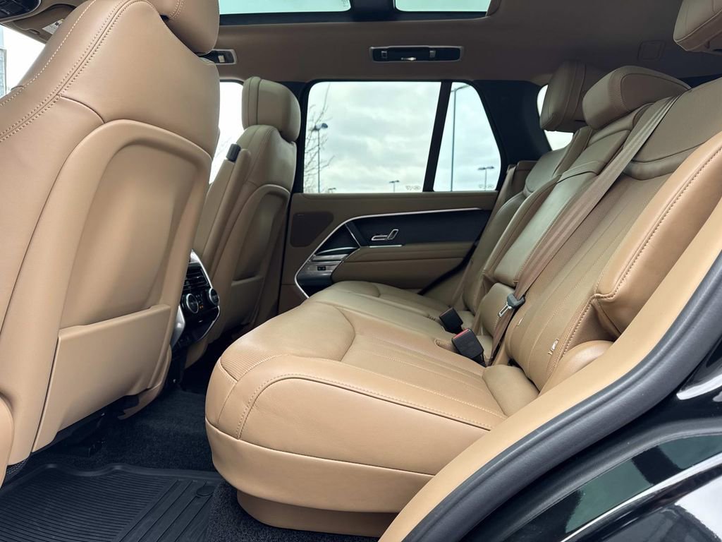 2025 Land Rover Range Rover SE