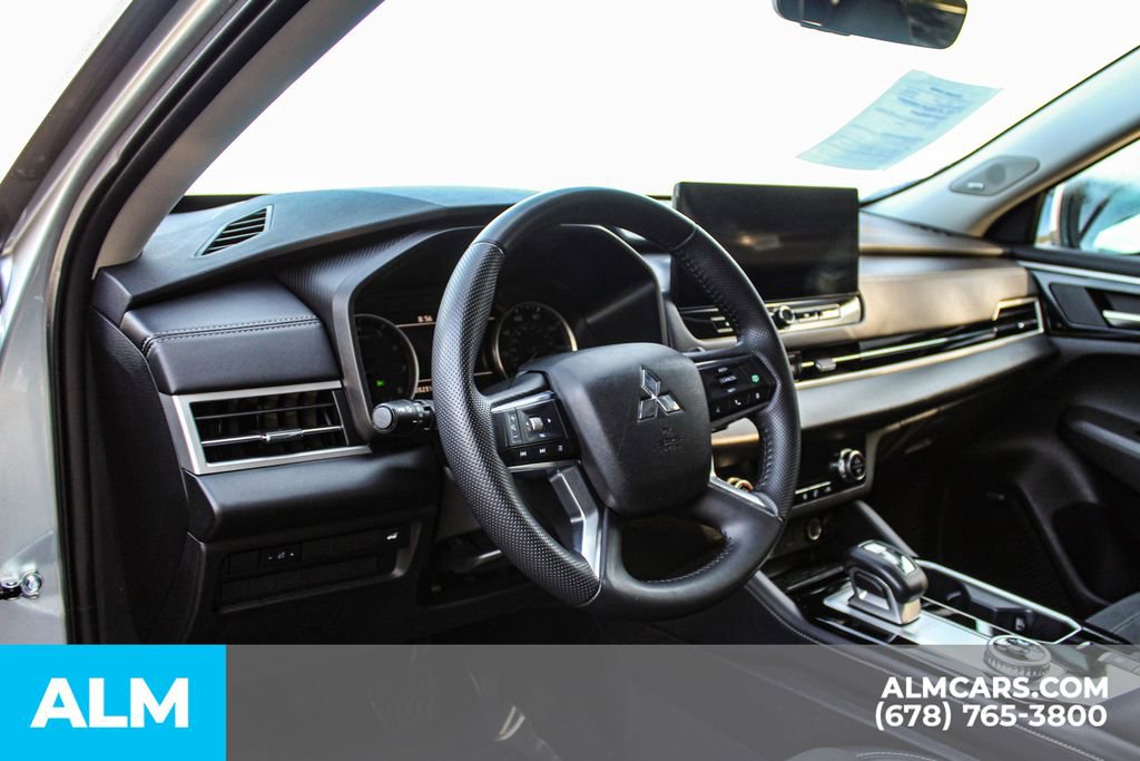 2025 Mitsubishi Outlander SE