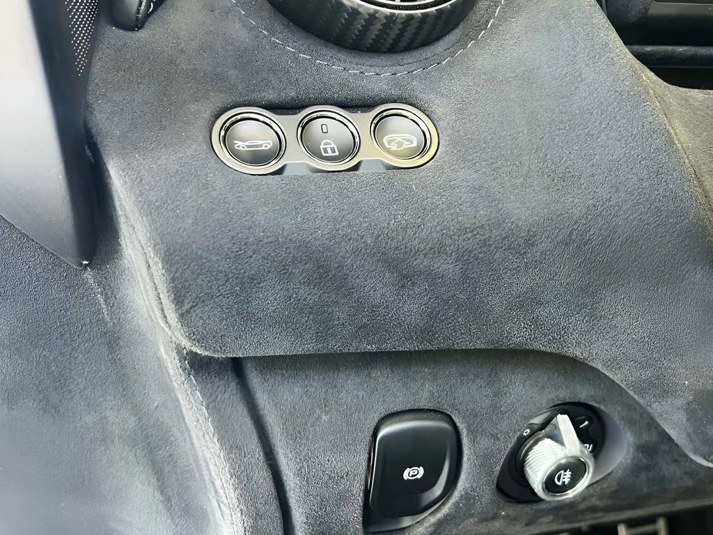 Used 2018 McLaren 720S photo 18