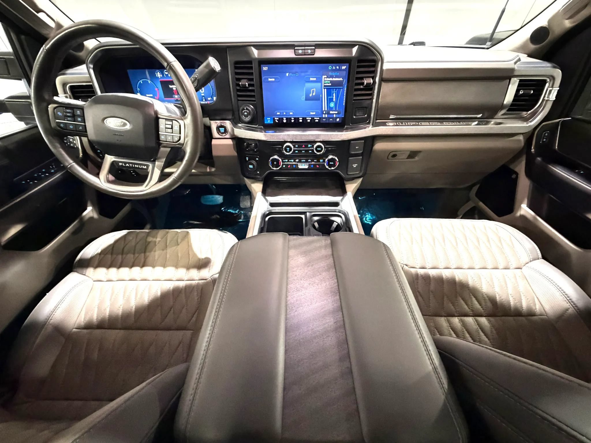 2025 Ford F-450 Super Duty Platinum - Photo 16