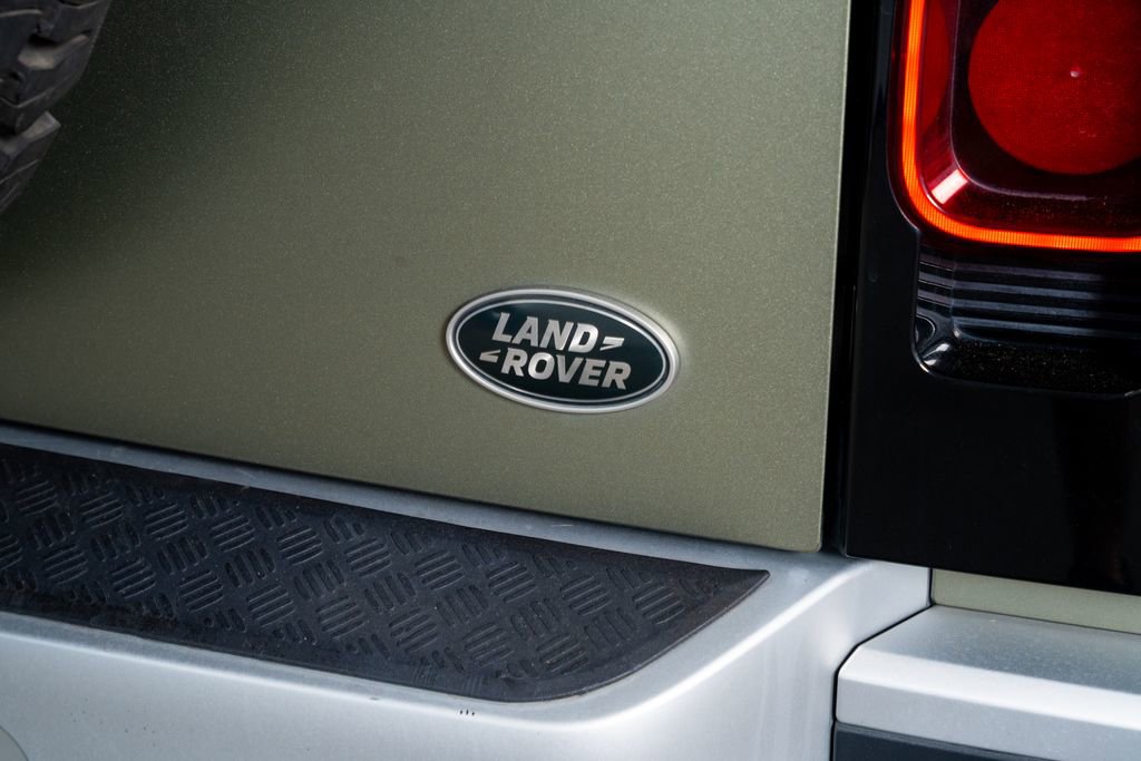 2020 Land Rover Defender 110 SE
