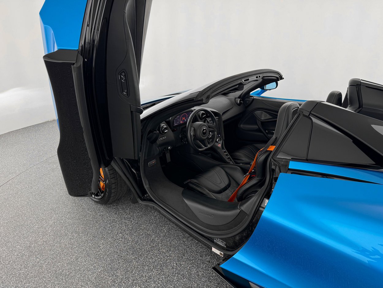 Used 2022 McLaren 765LT photo 12