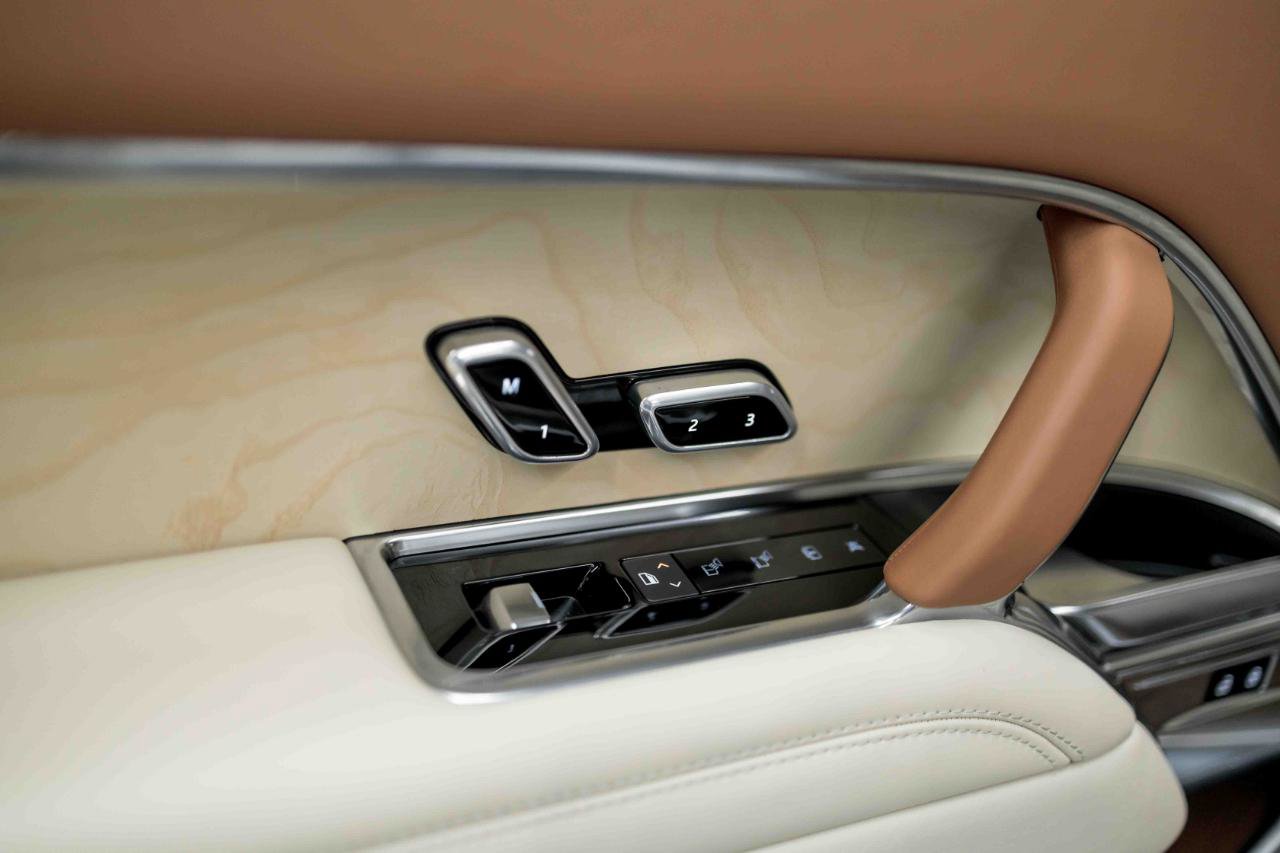 2024 Land Rover Range Rover SV