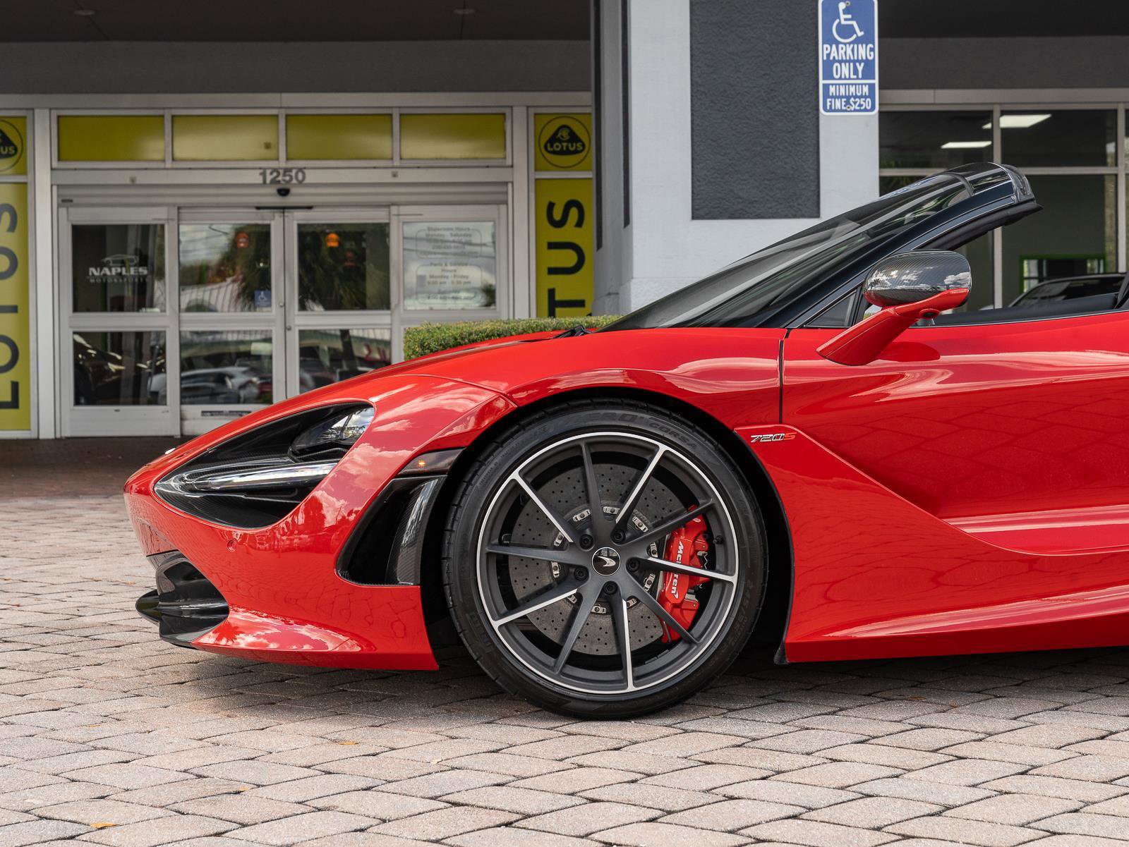 Used 2020 McLaren 720S Performance photo 24