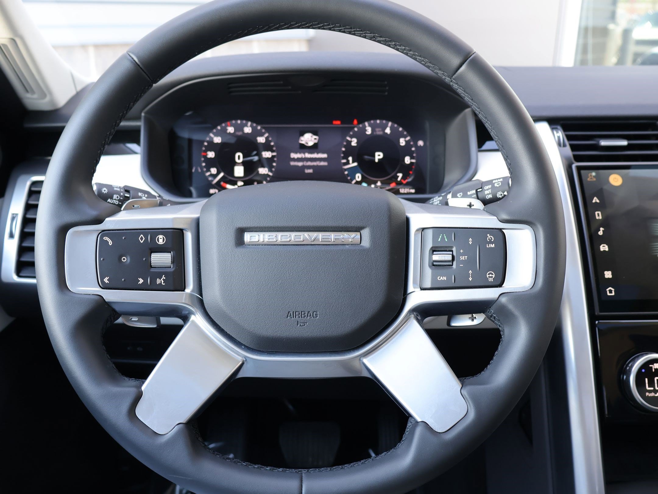 2025 Land Rover Discovery S