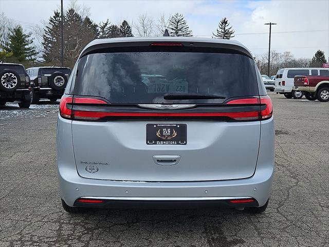 2024 Chrysler Pacifica Touring-L