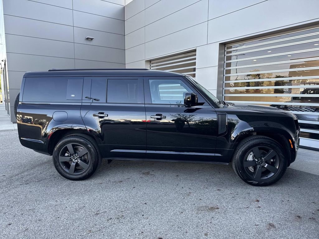 2023 Land Rover Defender 130 X-Dynamic SE