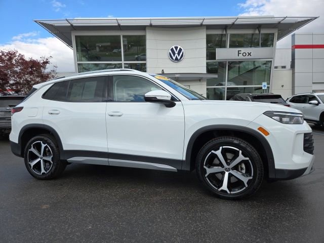 Used 2025 Volkswagen Tiguan SE