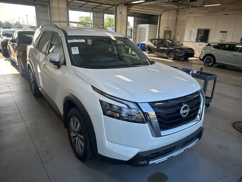 2025 Nissan Pathfinder SL