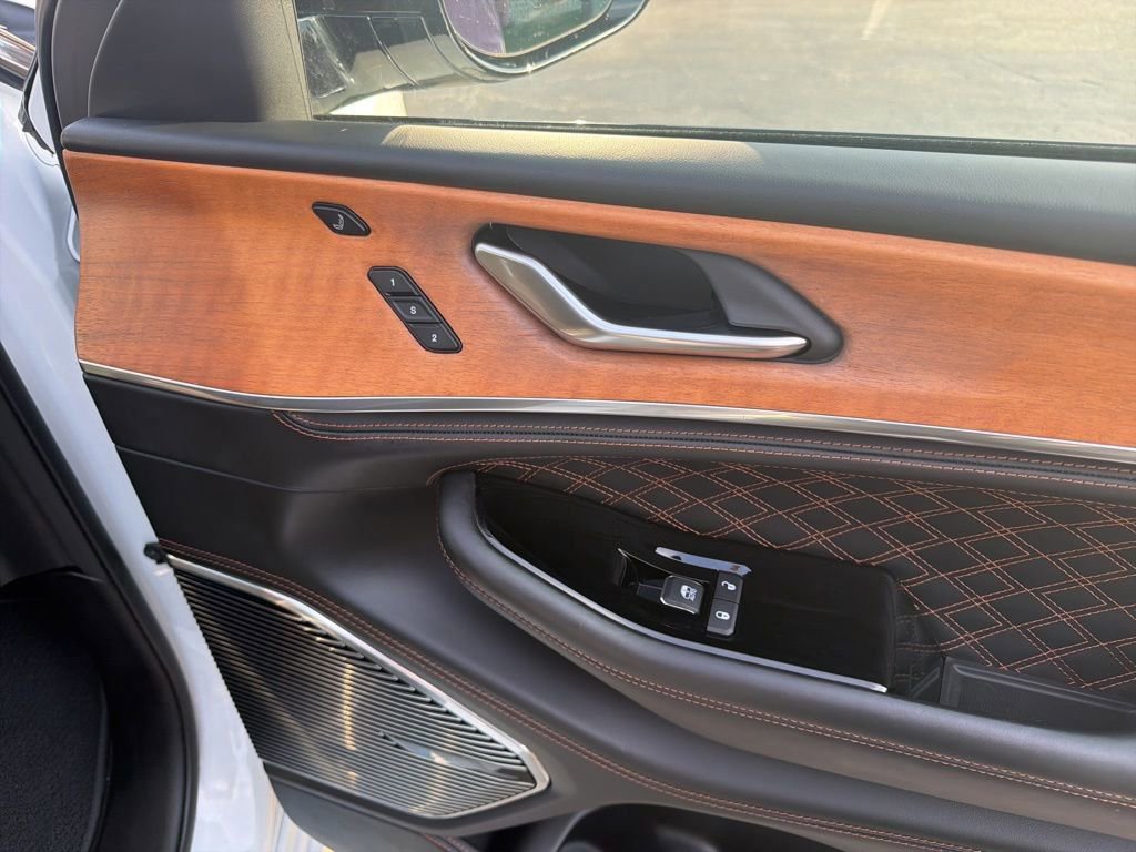 2022 Jeep Grand Cherokee Summit