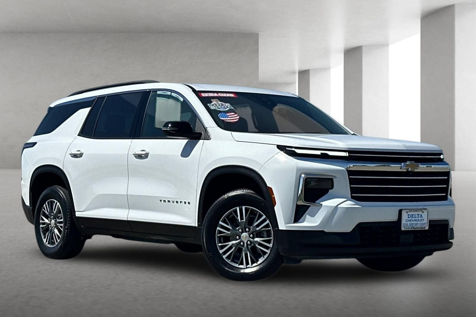 Used 2025 Chevrolet Traverse LT
