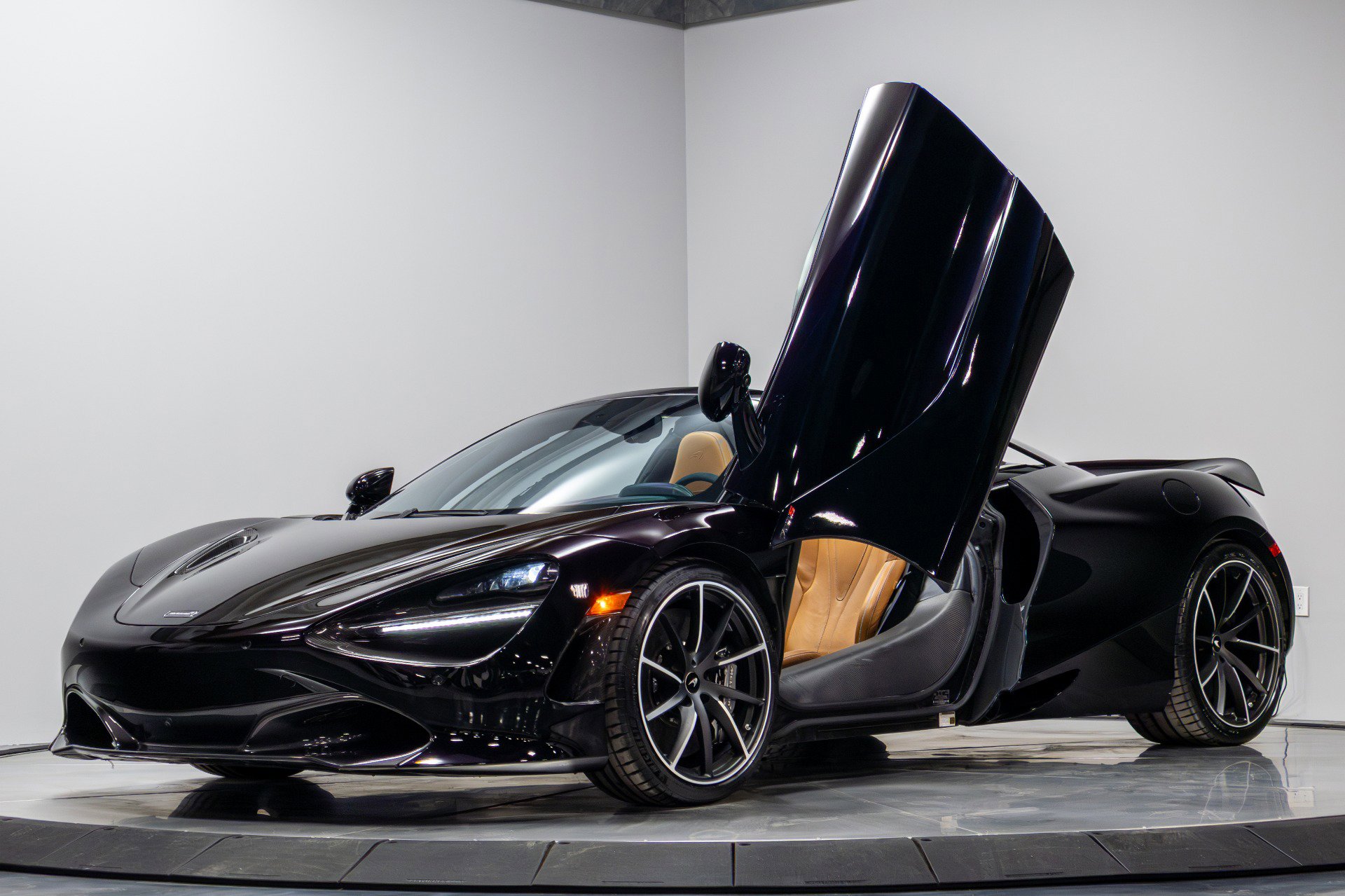 Used 2019 McLaren 720S Luxury photo 5