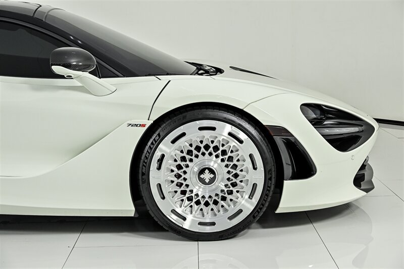 Used 2021 McLaren 720S photo 17
