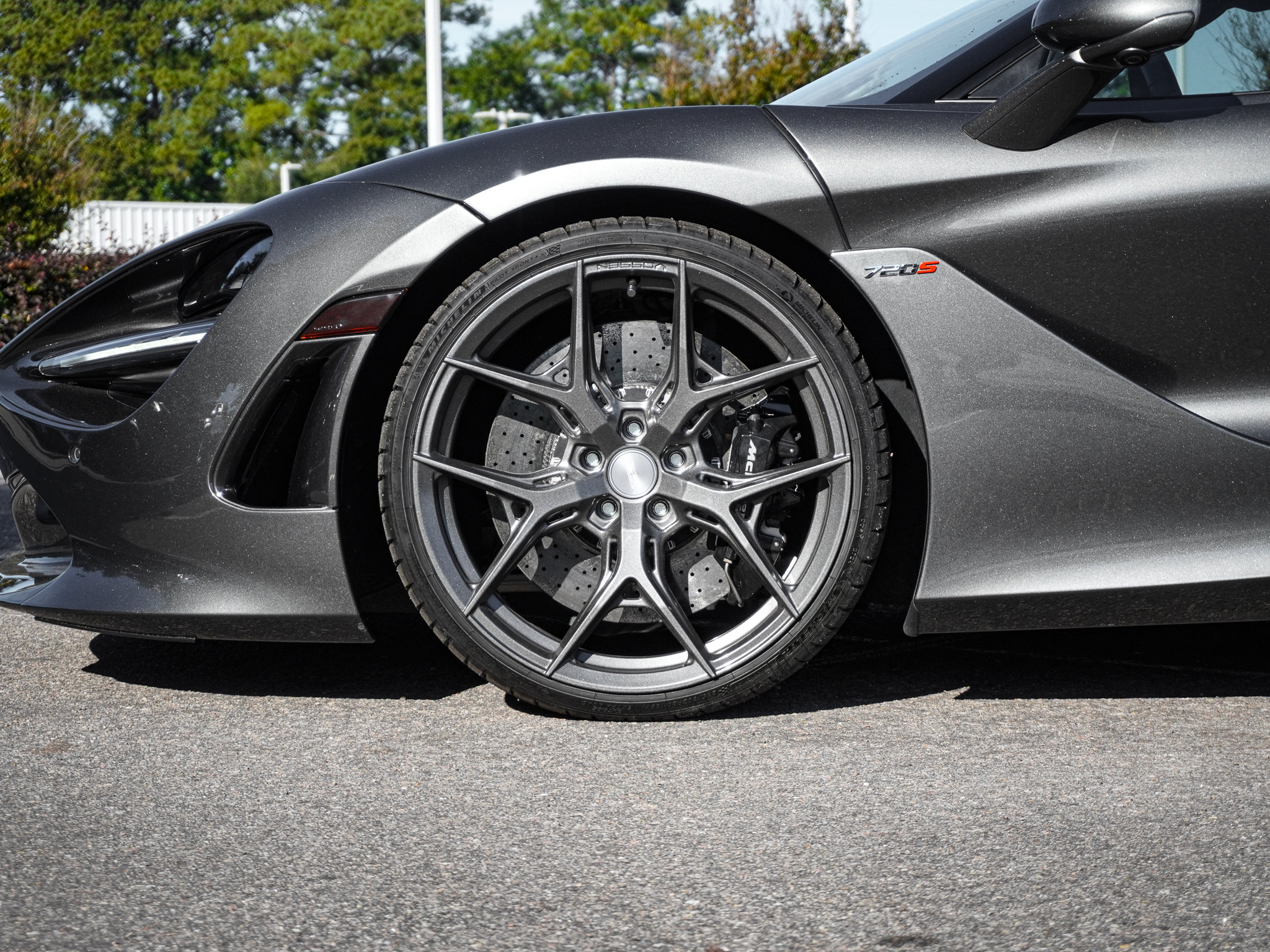 Used 2018 McLaren 720S Luxury photo 16