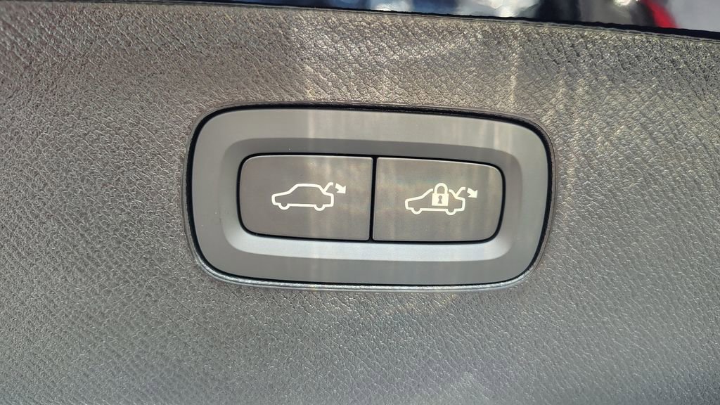 2026 Volvo Xc90 B6 Plus