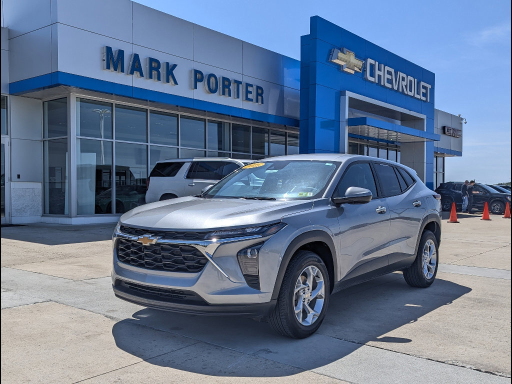 Used 2025 Chevrolet Trax LS w/ LS Convenience Package