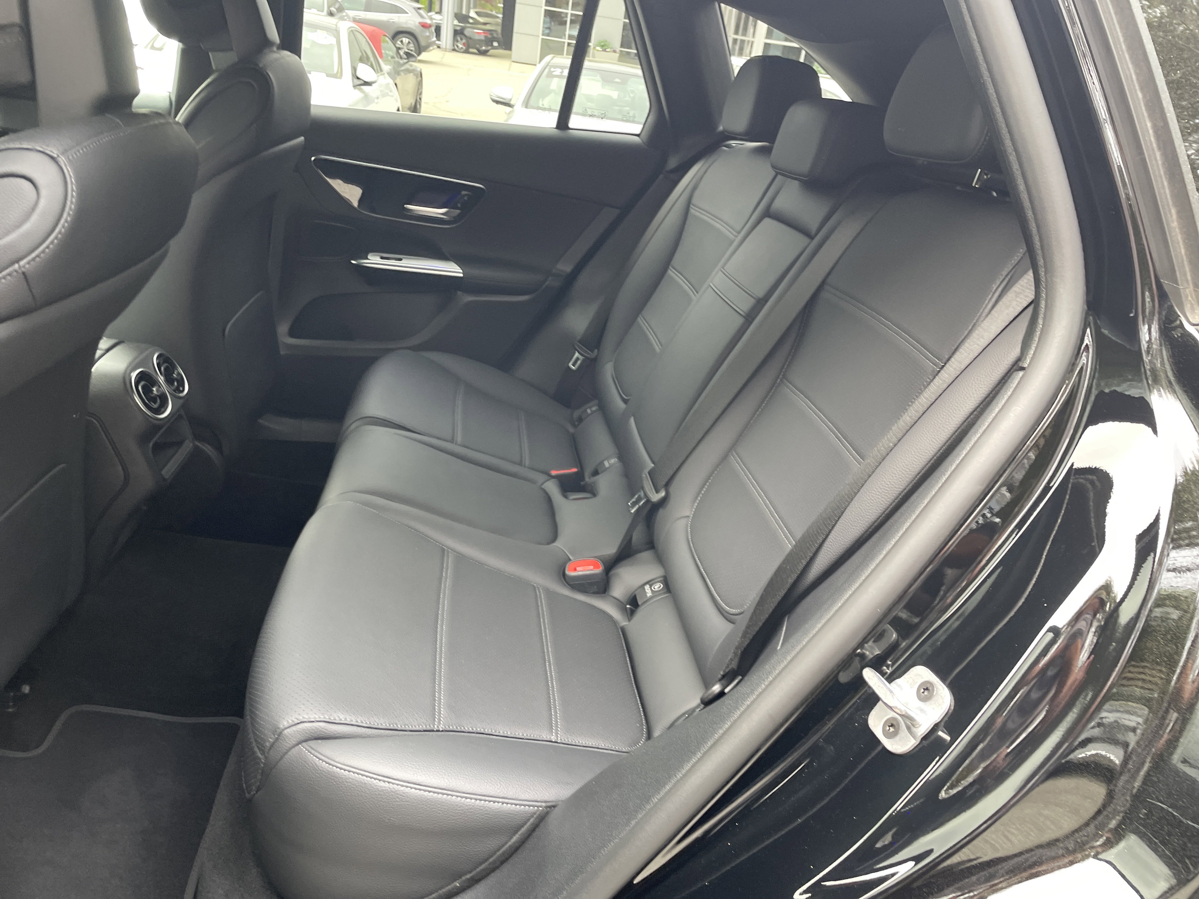 2025 Mercedes-Benz GLC 300