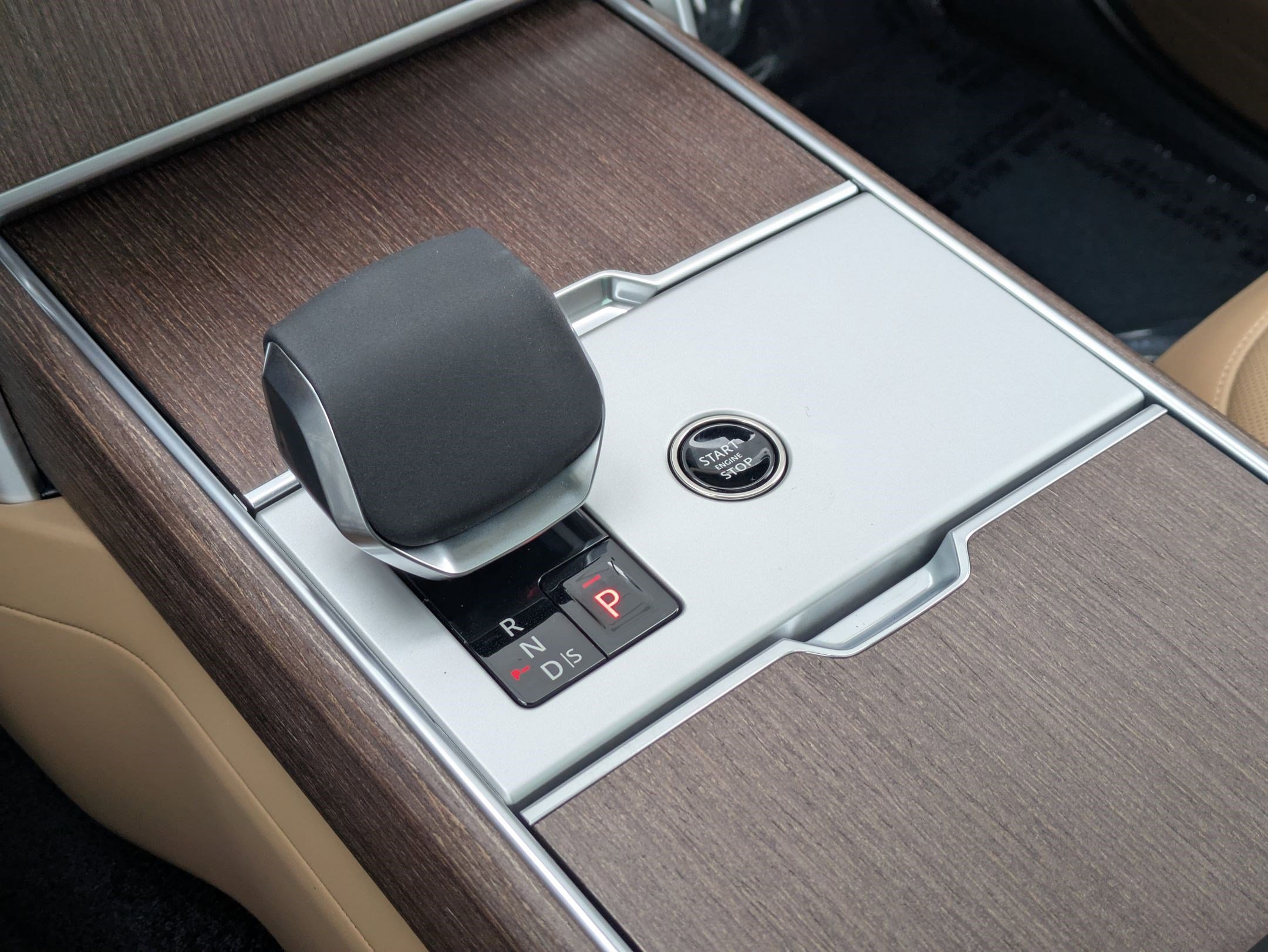 2025 Land Rover Range Rover Long Wheelbase SE