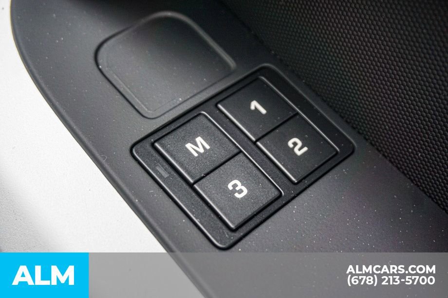 2023 Land Rover Defender 130 SE