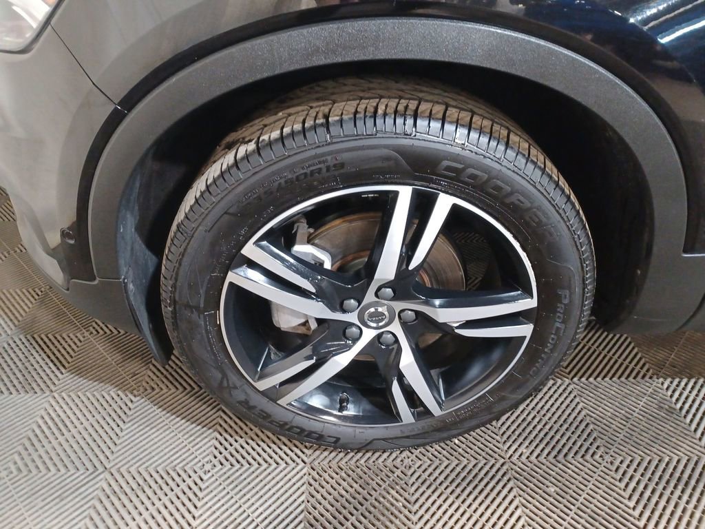 2022 Volvo Xc40 T5 R-Design