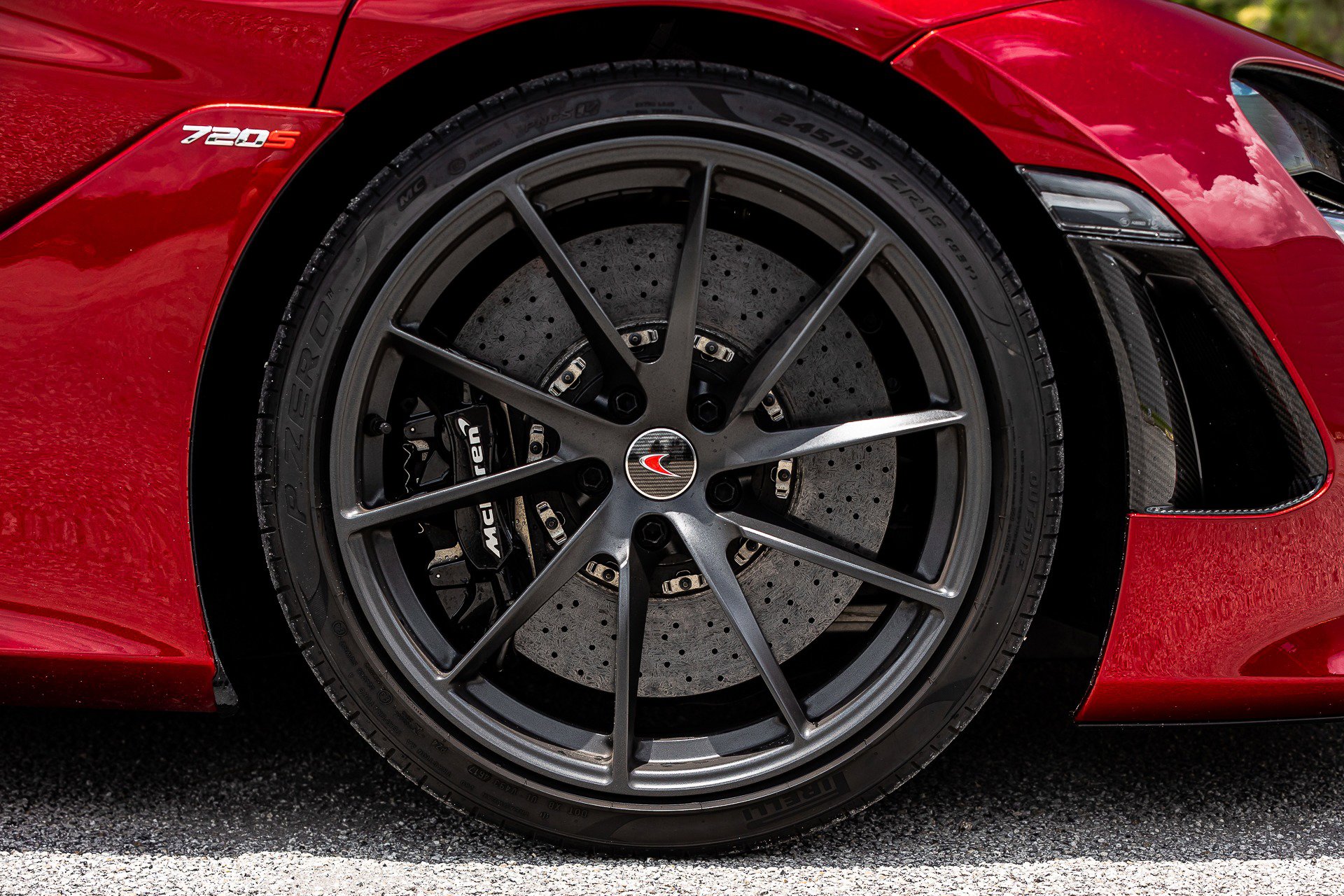 Used 2018 McLaren 720S Luxury photo 13