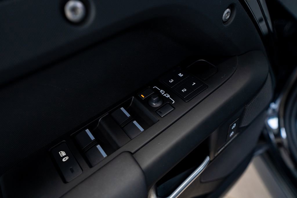 2025 Land Rover Defender 110 S