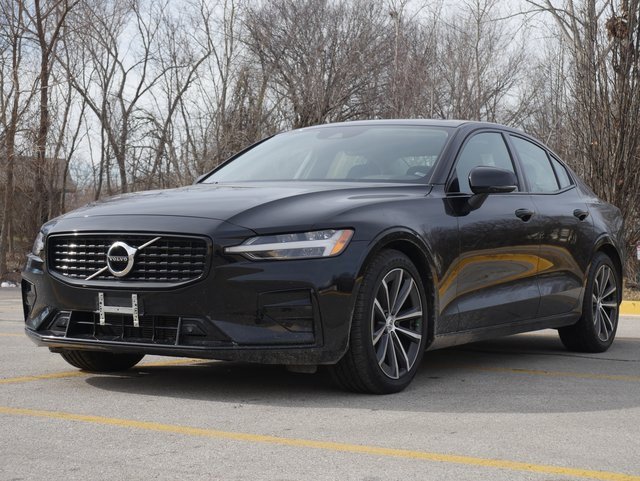 2022 Volvo S60 B5 Momentum