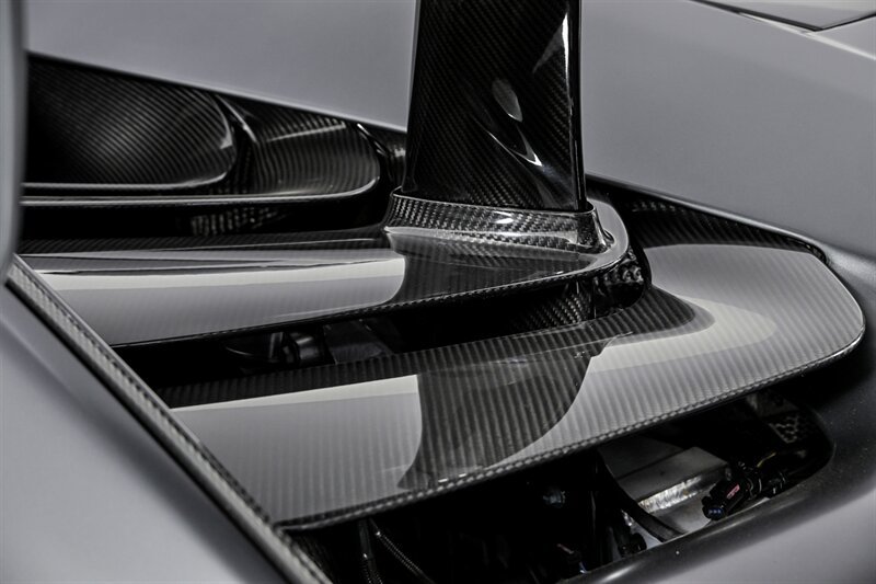 Used 2019 McLaren Senna photo 16