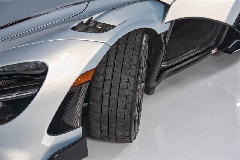 Used 2022 McLaren 765LT photo 43