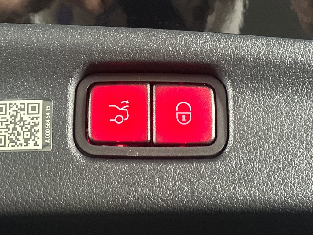 2025 Mercedes-Benz C 300 Sedan