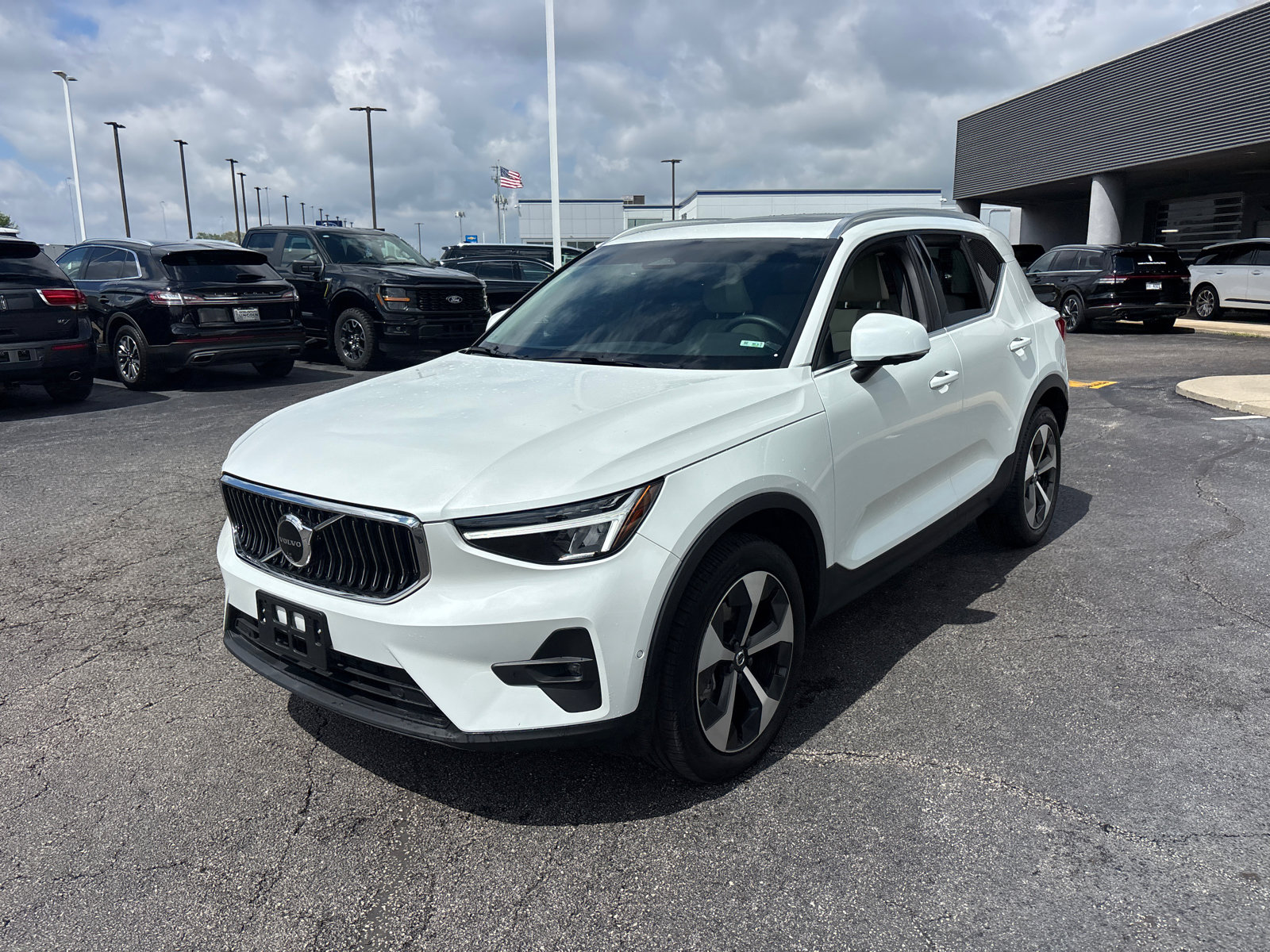2024 Volvo Xc40 B5 Plus