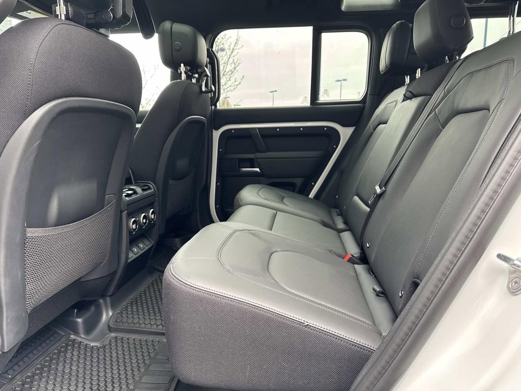 2025 Land Rover Defender 110 V8