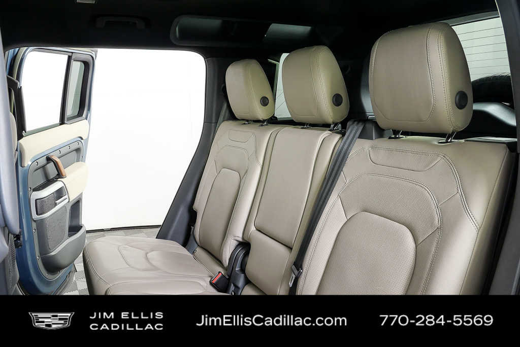 2023 Land Rover Defender 110 SE