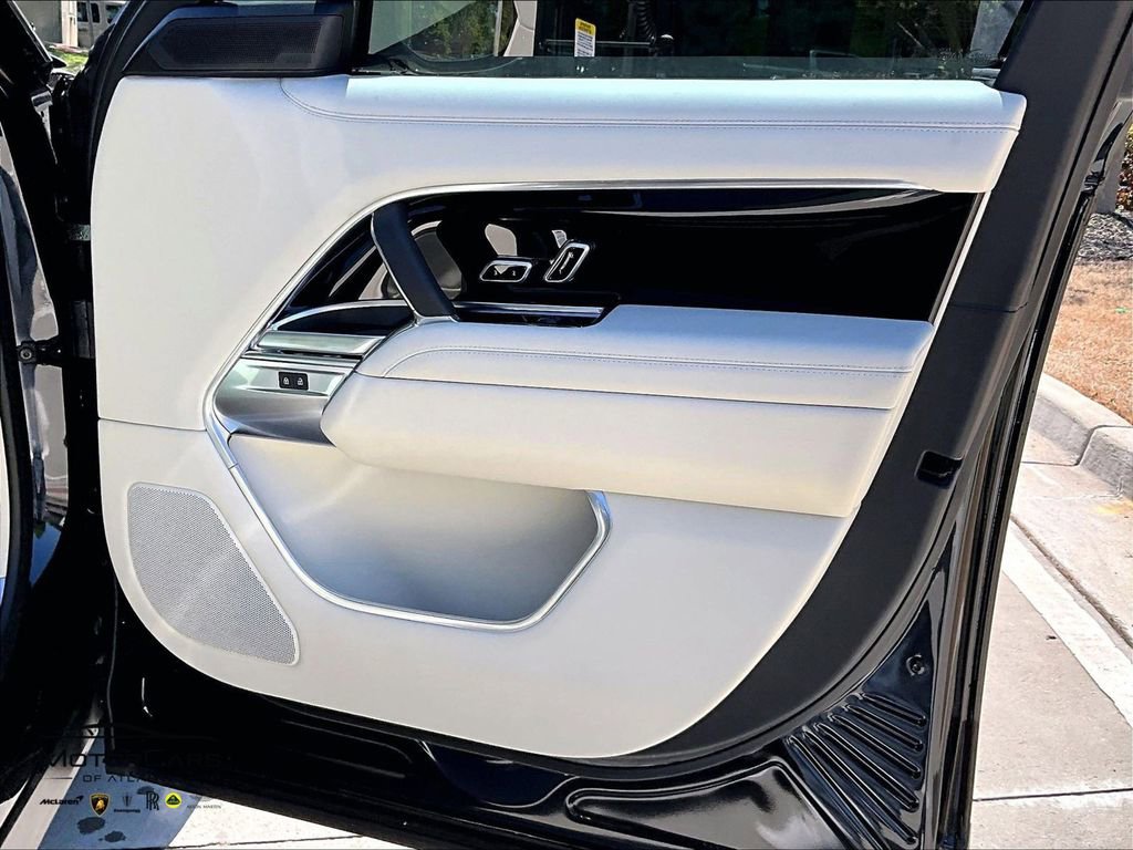 2025 Land Rover Range Rover SE