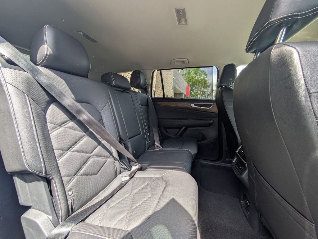 2025 Volkswagen Atlas SE