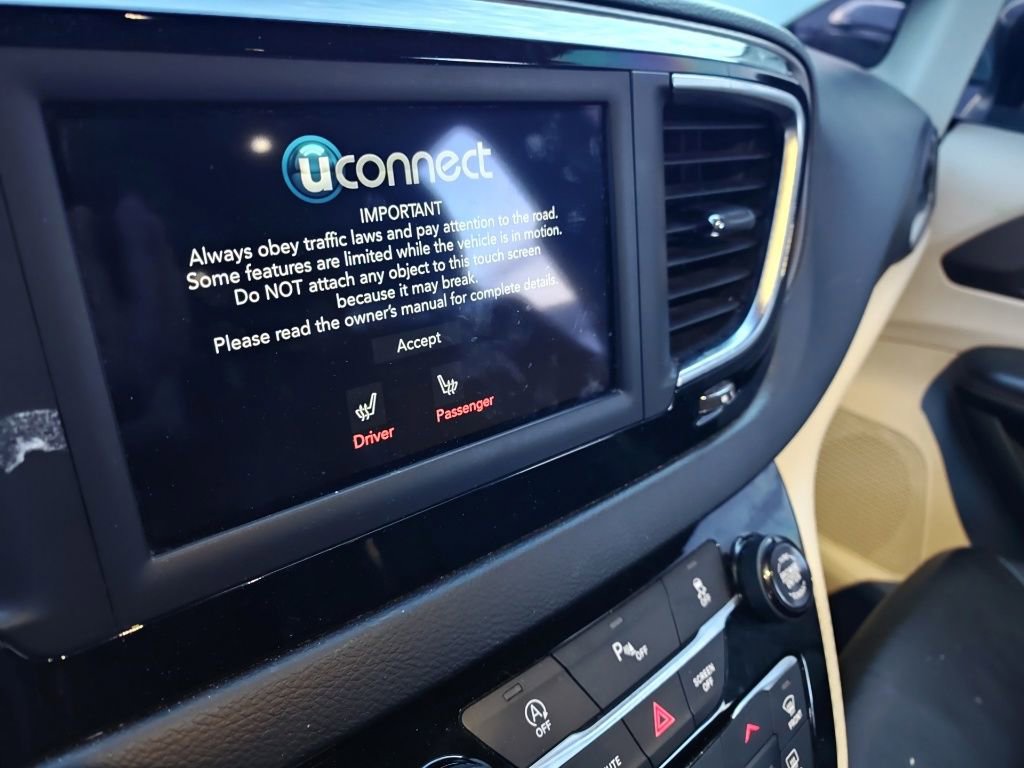 2018 Chrysler Pacifica Touring-L