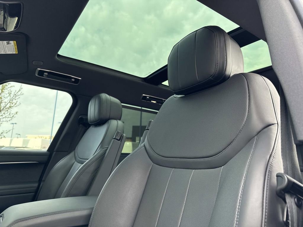 2025 Land Rover Range Rover Long Wheelbase SE