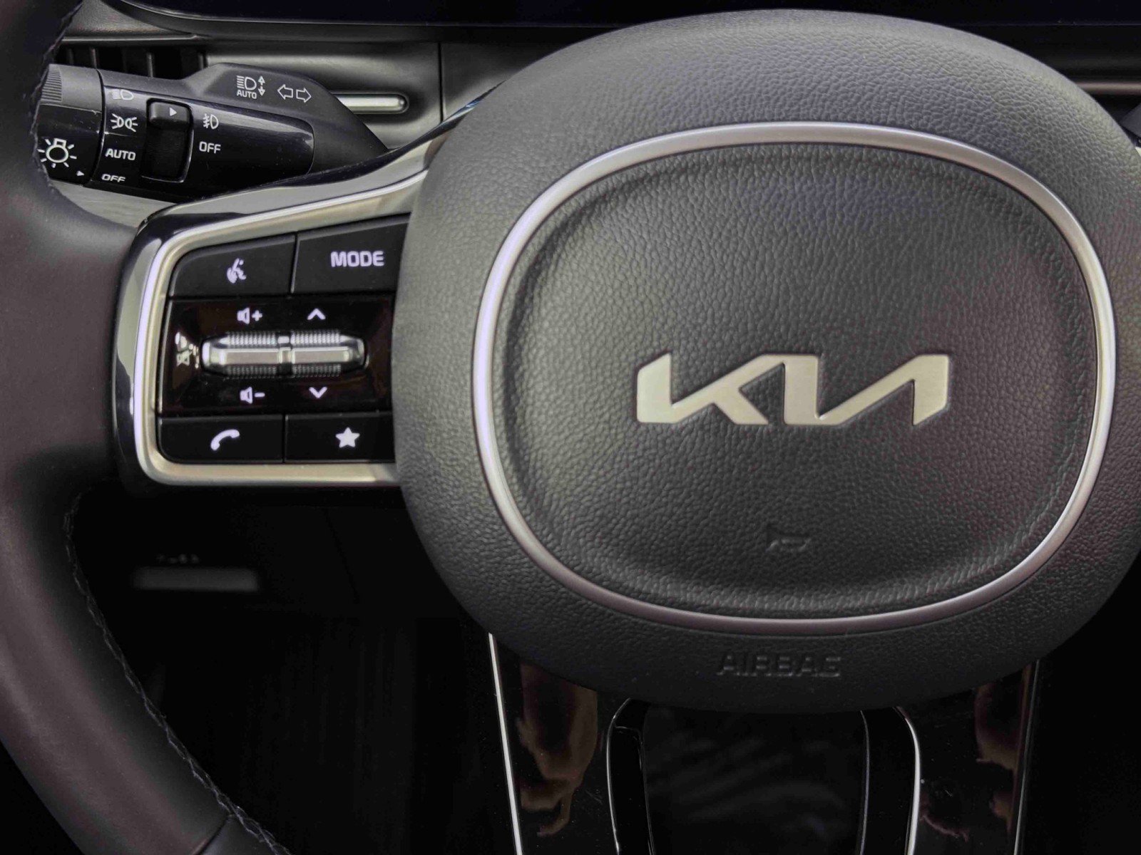 2024 Kia Carnival SX