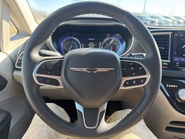 2023 Chrysler Pacifica Touring-L