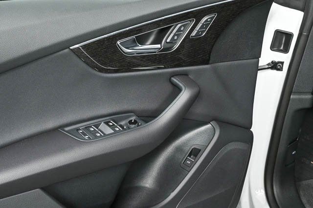 2025 Audi Q8 Premium