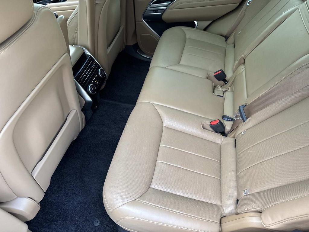 2023 Land Rover Range Rover SE