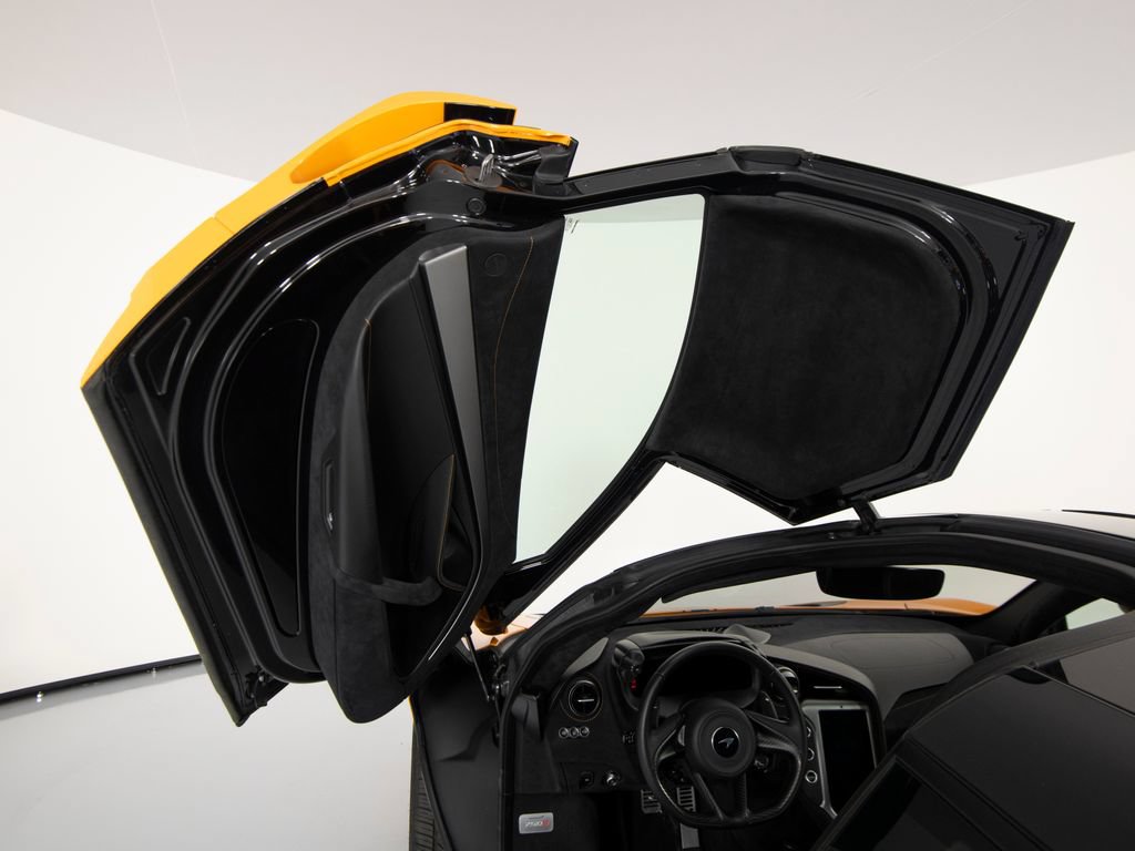 Used 2025 McLaren 750S photo 9