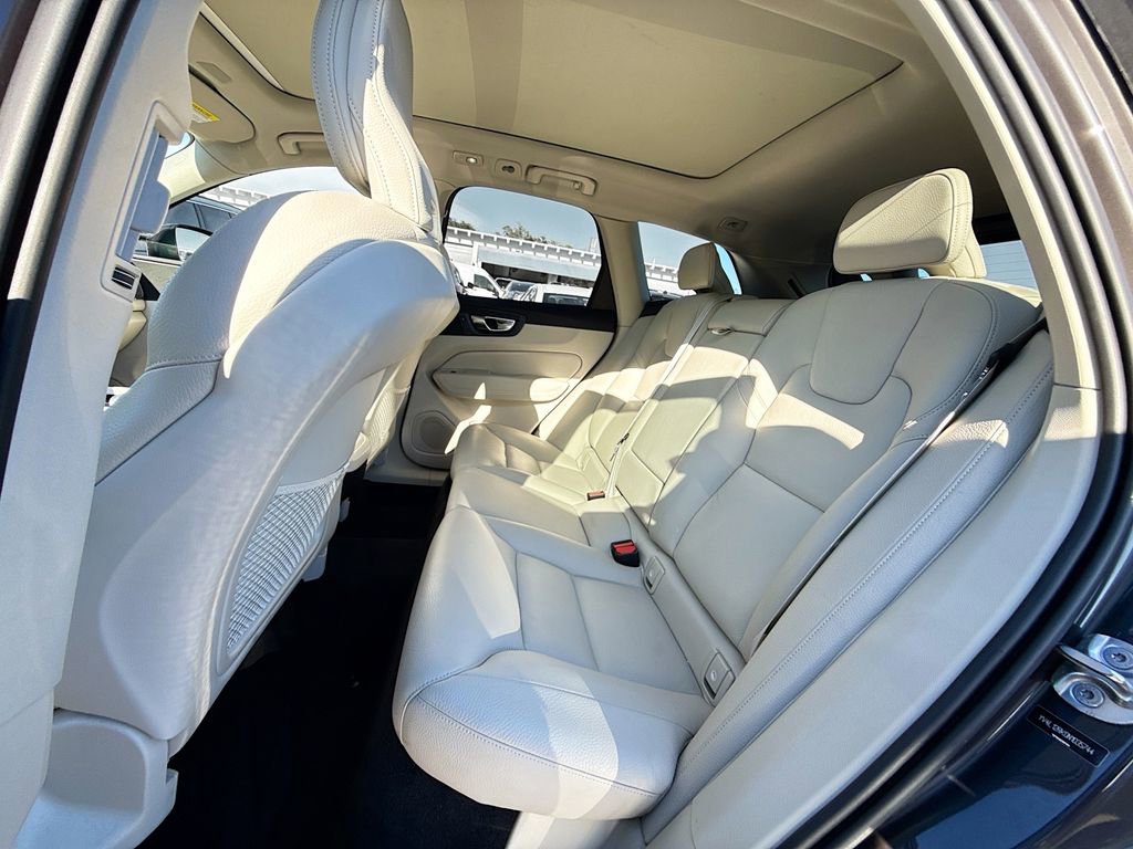 2022 Volvo Xc60 B5 Momentum