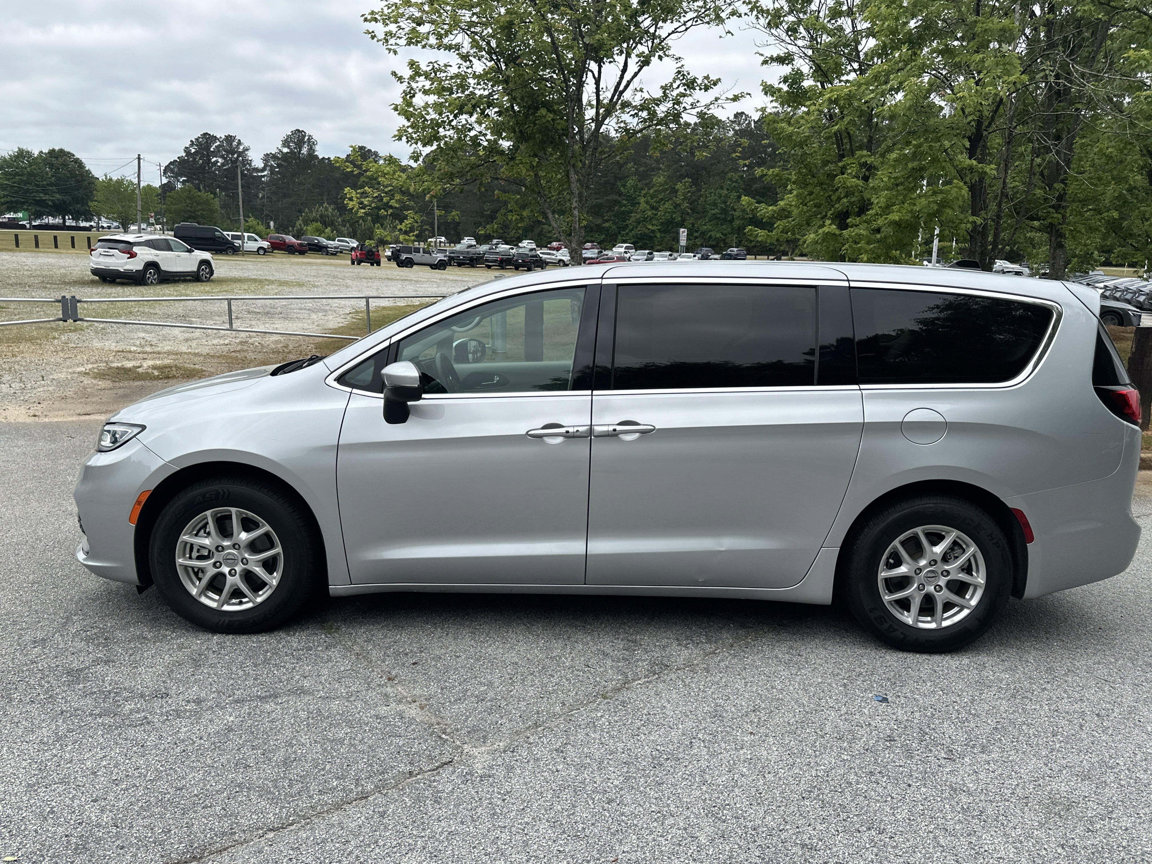 2023 Chrysler Pacifica Touring-L