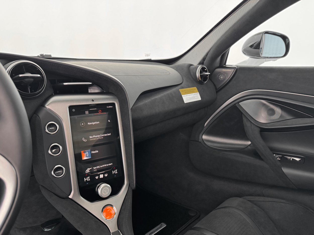 Used 2026 McLaren 750S photo 24