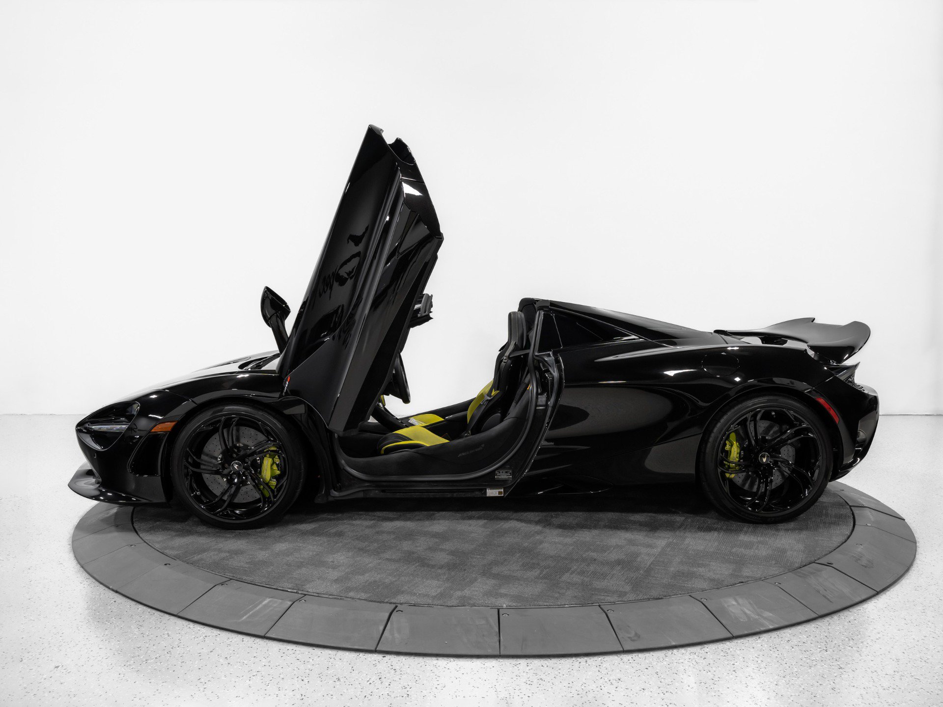 Used 2025 McLaren 750S Spider photo 7