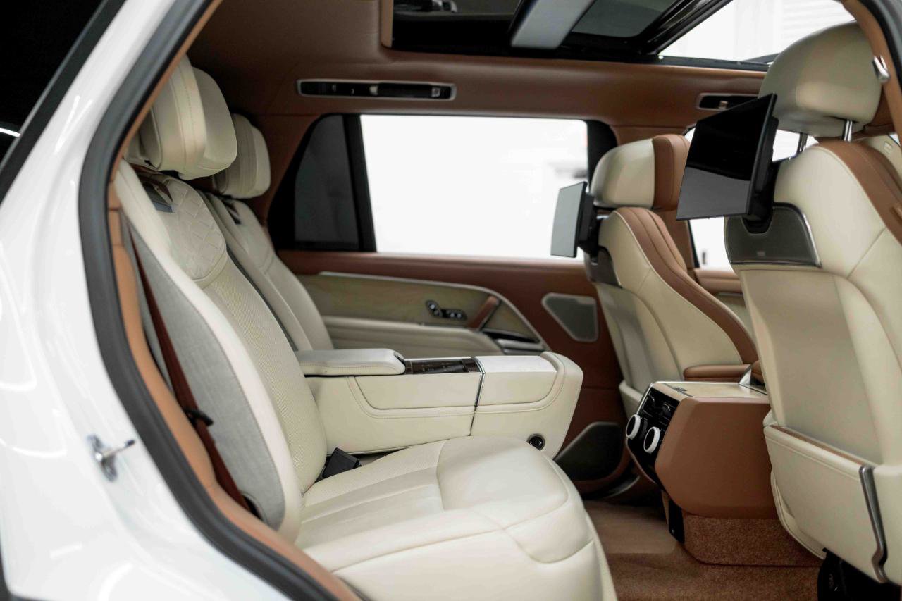 2024 Land Rover Range Rover SV