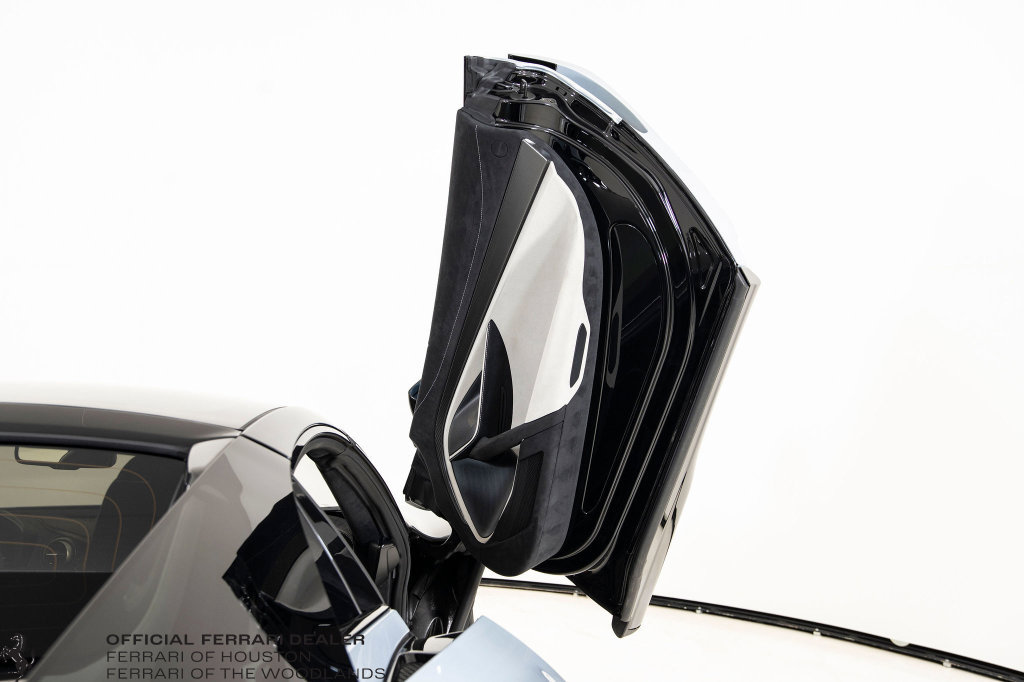 Used 2022 McLaren 765LT photo 25
