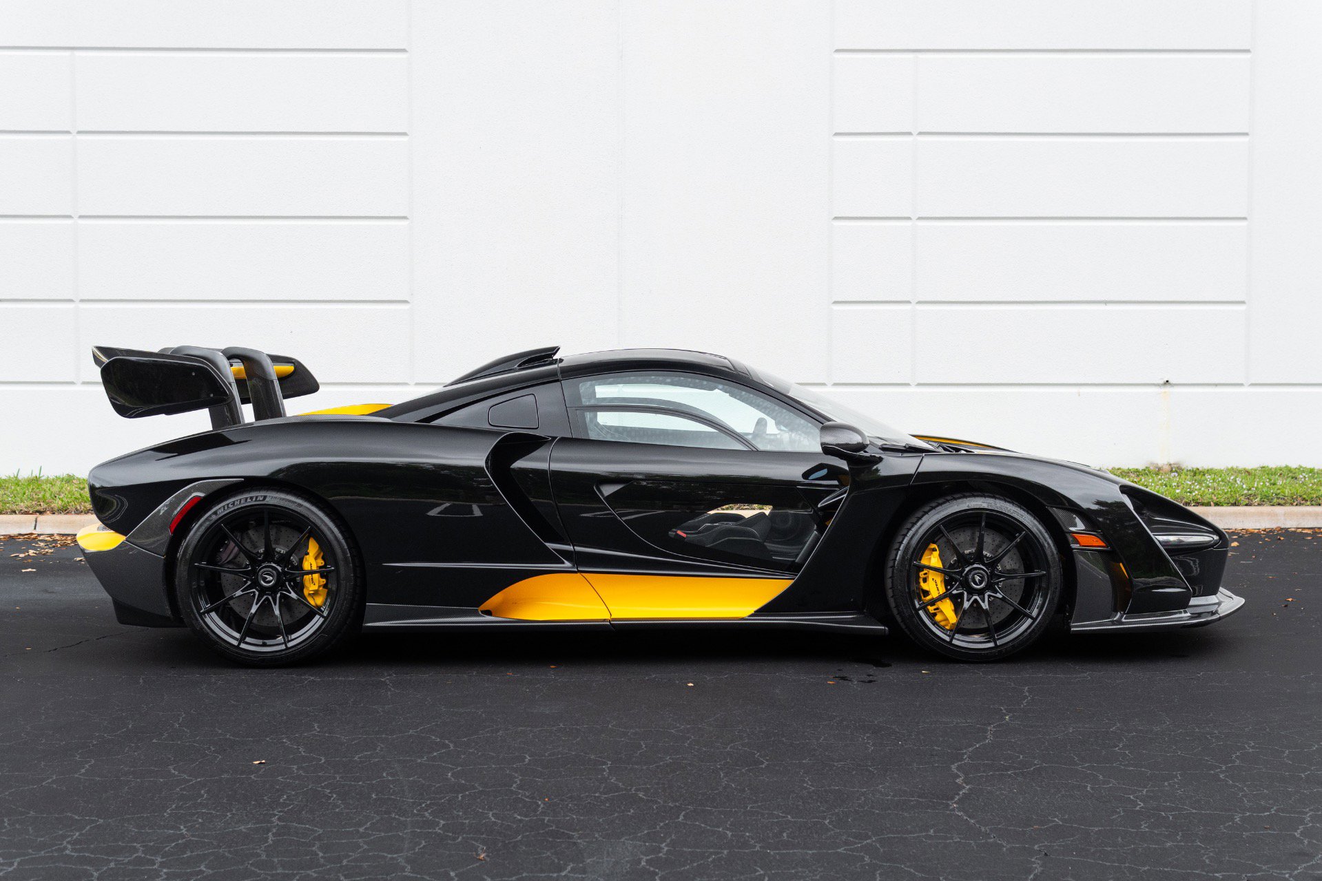 Used 2019 McLaren Senna photo 23